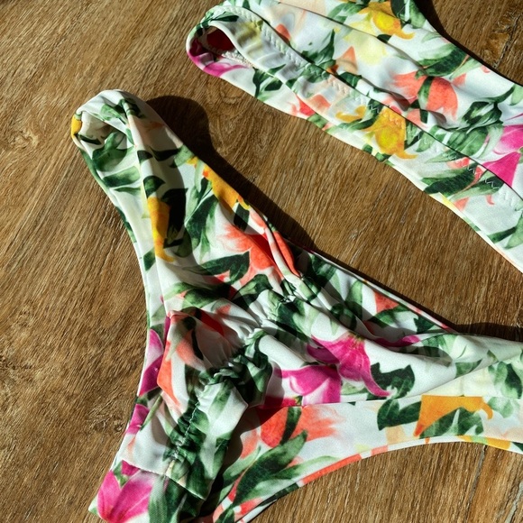 ✨SET✨Stone Fox Swim Lei Stand Bikini Small / Medium - Picture 2 of 4